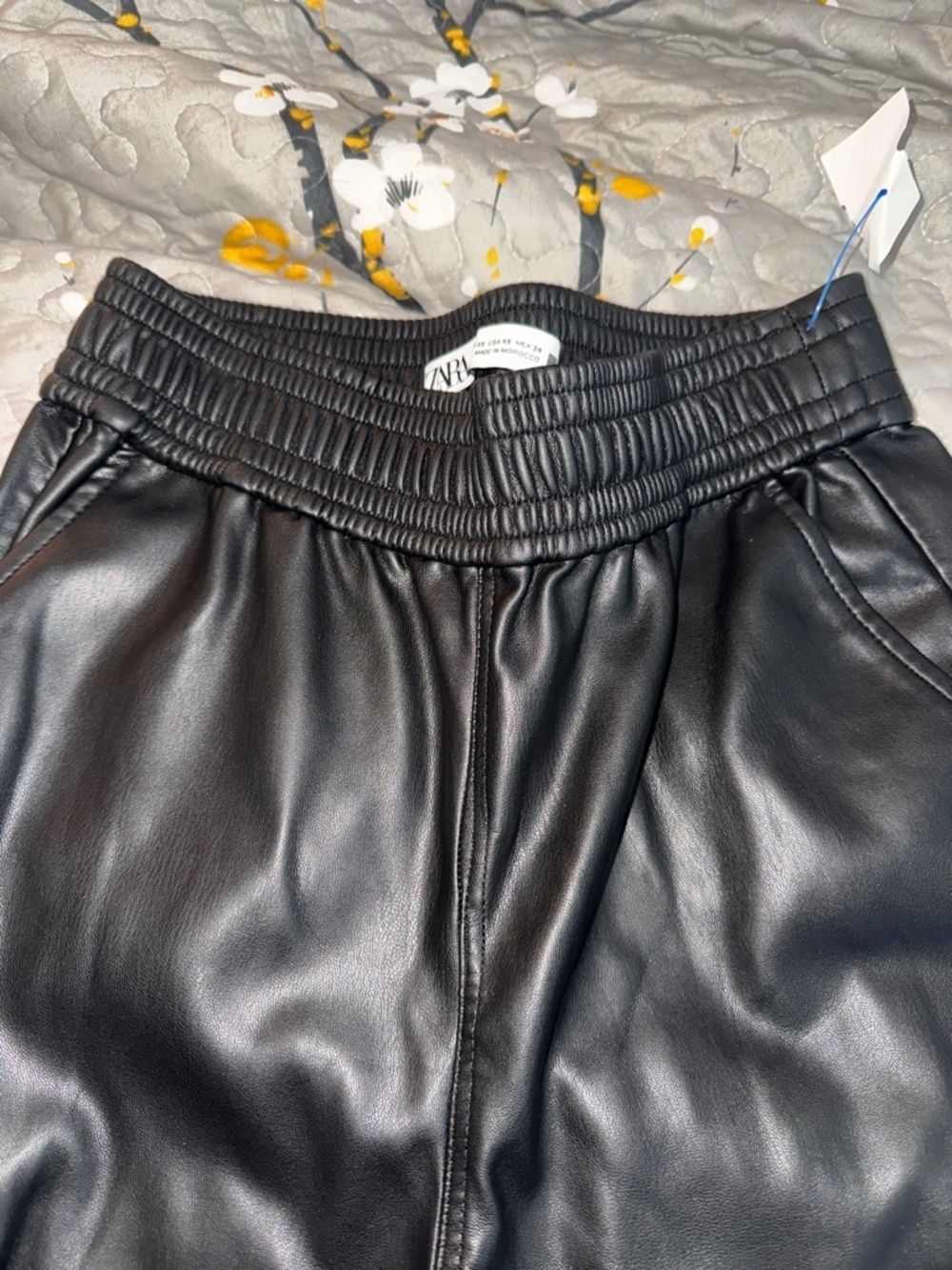 Zara Black Faux Leather Cropped Cargo Pants - Picture 3 of 11